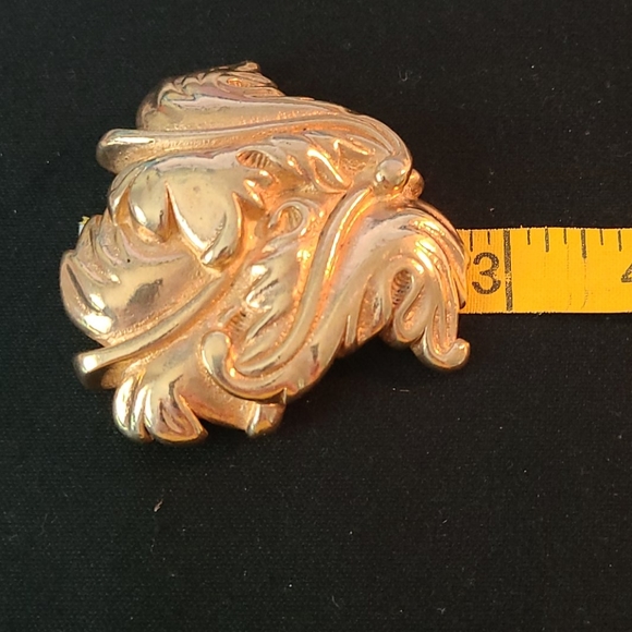 Vintage TRIFARI leaf pin/brooch - Picture 5 of 5